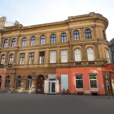 Spacious Basic Home In The City Center Budapest Exterior photo